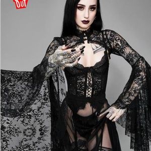 Dollskill Vampy Lace Collar Shrug